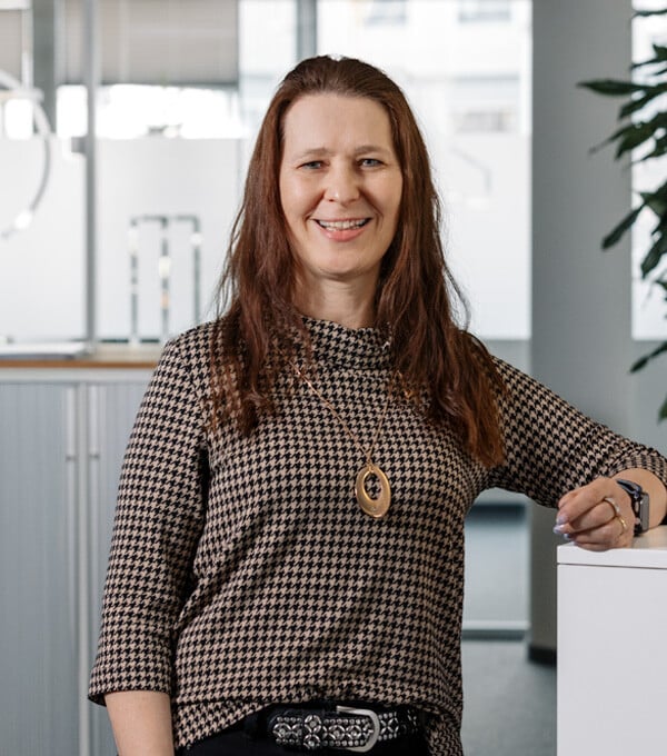 Frau Andrea Schlosser